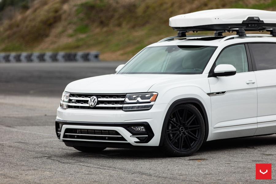Детали экстерьера Volkswagen Atlas R-Line on Vossen Wheels (CV10) 2019 года  (фото 17 из 53)